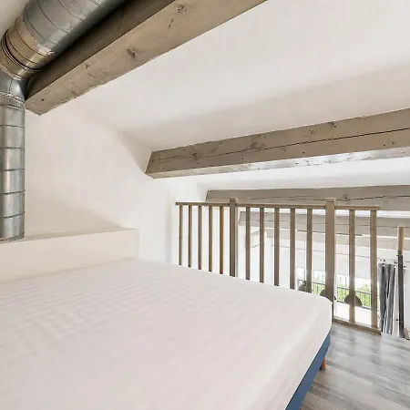 Avec Mezzanine, Climatise, Acces Prive Golf * Saint-Raphael (Var)