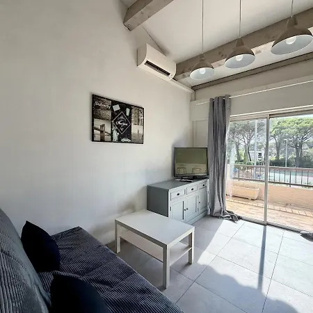 Apartment Avec Mezzanine, Climatise, Acces Prive Golf